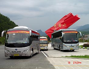 上海申龙客车“平安中国行”走进井冈山