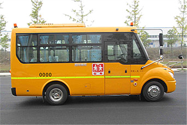 东风超龙EQ6550STV1小学生专用校车（柴油国五10-19座）